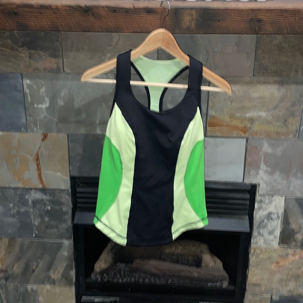 0422 Lululemon Tank built in bra size 6